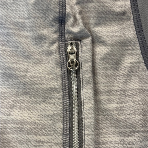 Lululemon Run White Fossil Nada Jacket Lightweight Running Women's Size 8 EUC - Picture 5 of 15